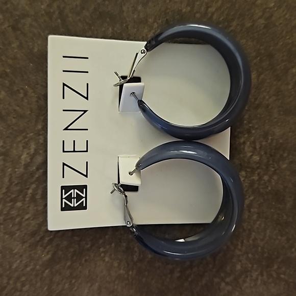 ZENZII Large Grayish Blue Mod Acrylic Hoop Earrings - Picture 3 of 5